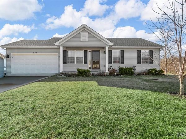 325 Spring Valley Drive, Winfield, MO 63389
