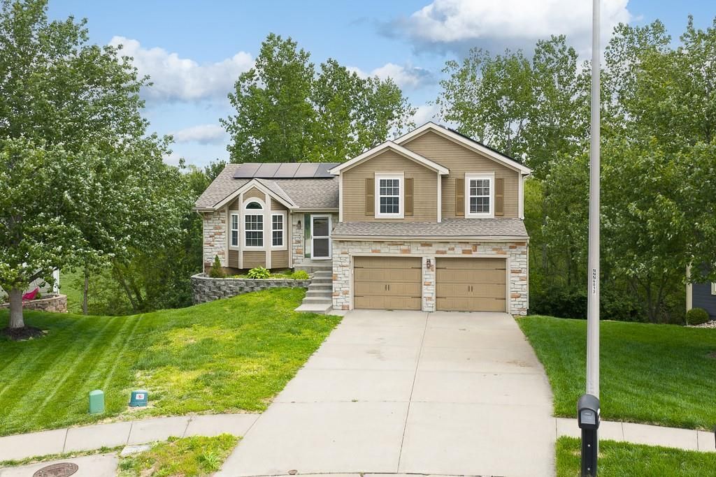 11911 N Charlotte Street, Kansas City, MO 64155 Main Photo