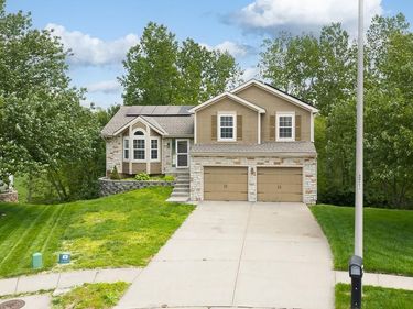 11911 N Charlotte Street, Kansas City, MO 64155