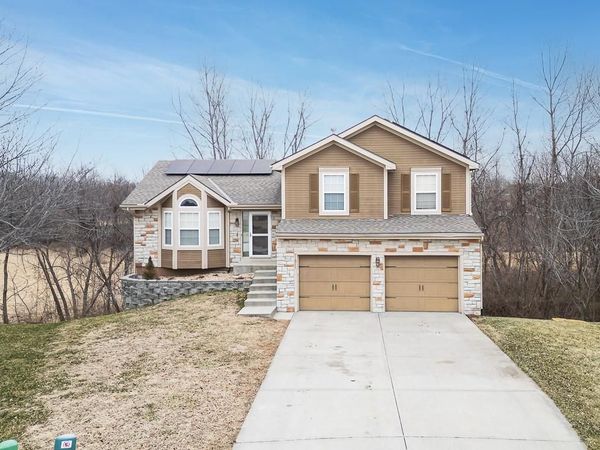 11911 N Charlotte Street, Kansas City, MO 64155