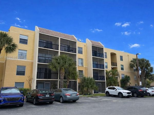 8005 Lake Dr , Unit 110, Doral, FL 33166