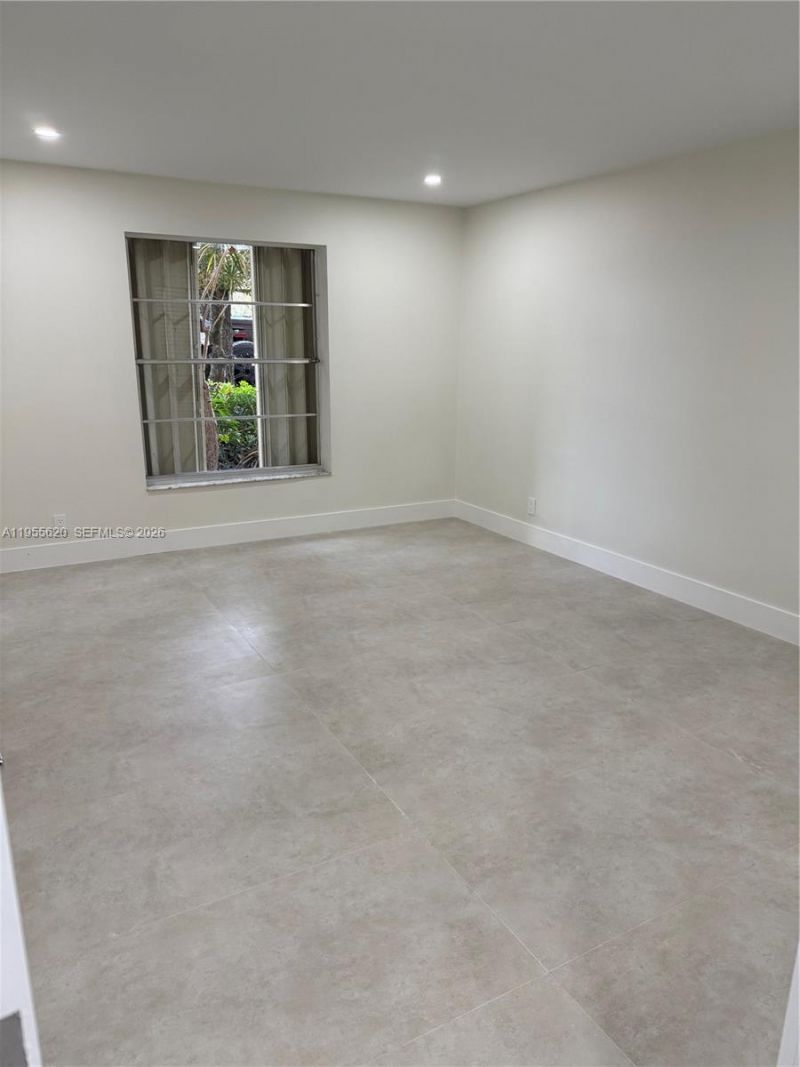 8005 Lake Dr , Unit 110, Doral, FL 33166 Photo