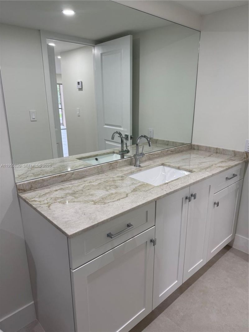 8005 Lake Dr , Unit 110, Doral, FL 33166 Photo