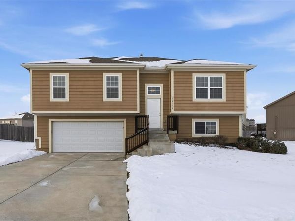 26130 W 141st Court, Olathe, KS 66061