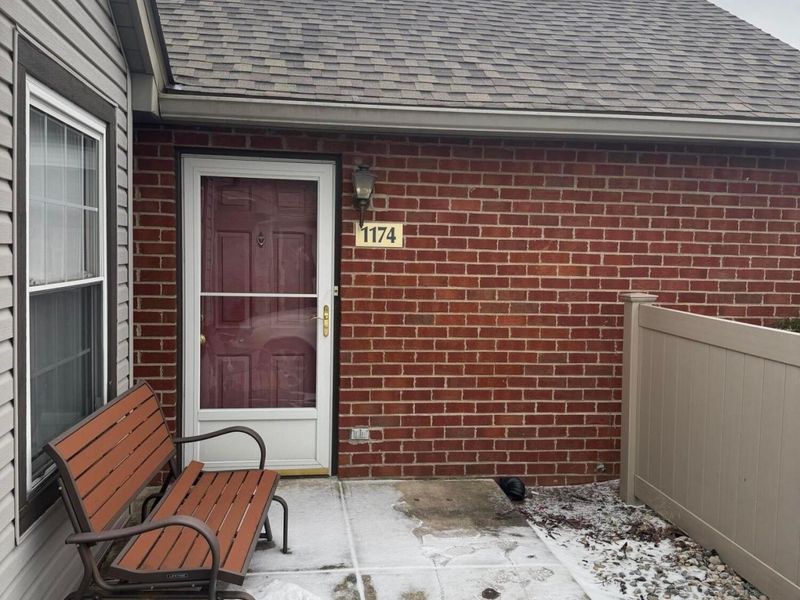 1174 Creekview Court, Unit 9-1174, Lancaster, OH 43130 Photo 3