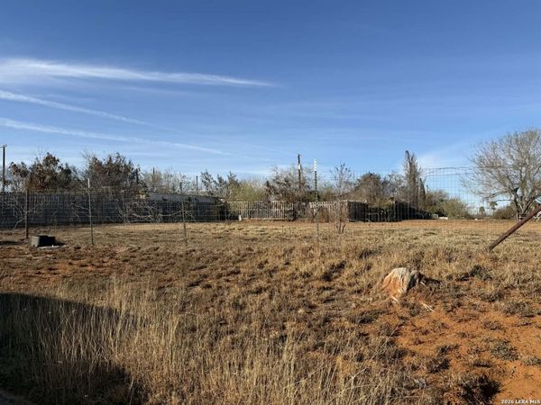 404 E Hugo, Dilley, TX 78017