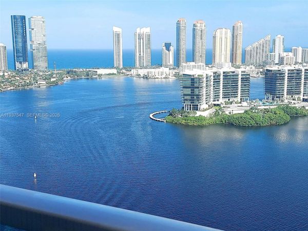 3330 NE 190th St, Unit MPH15, Aventura, FL 33180