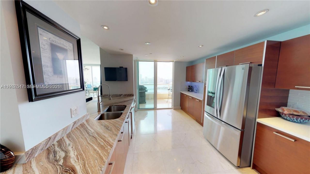 3330 NE 190th St, Unit MPH15, Aventura, FL 33180 Photo