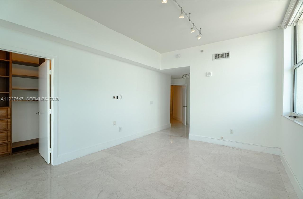 3330 NE 190th St, Unit MPH15, Aventura, FL 33180 Photo