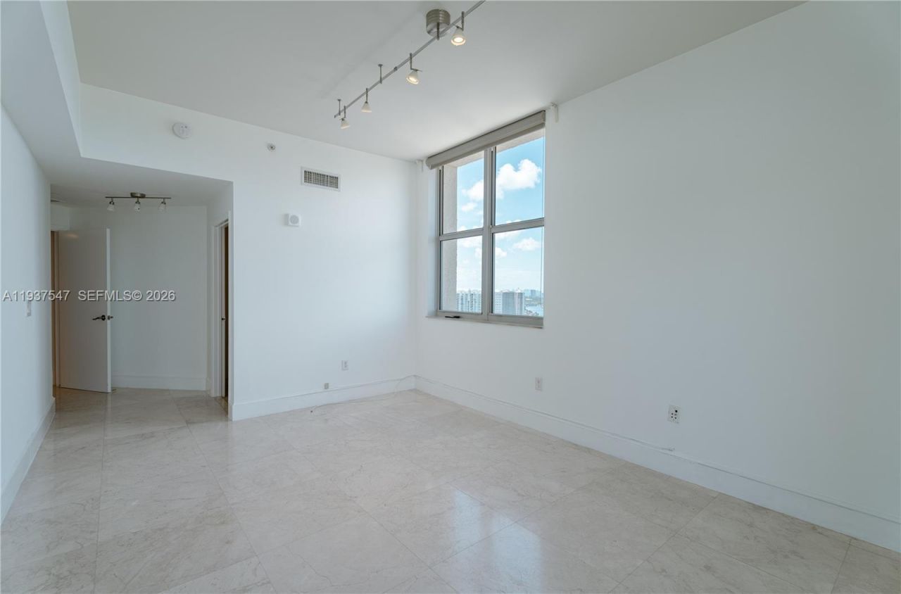3330 NE 190th St, Unit MPH15, Aventura, FL 33180 Photo