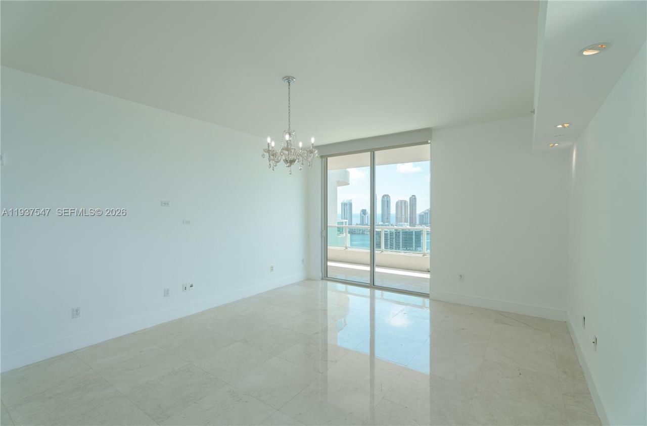 3330 NE 190th St, Unit MPH15, Aventura, FL 33180 Photo