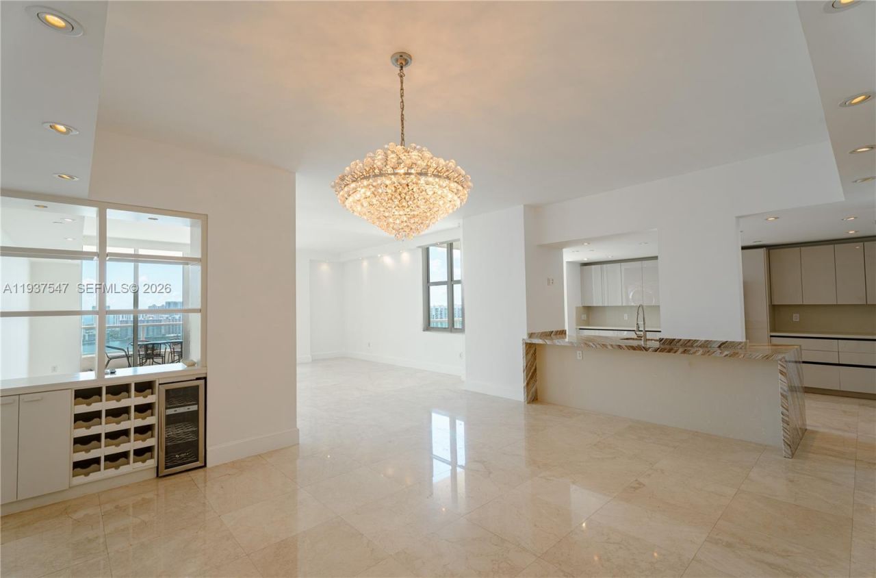 3330 NE 190th St, Unit MPH15, Aventura, FL 33180 Photo