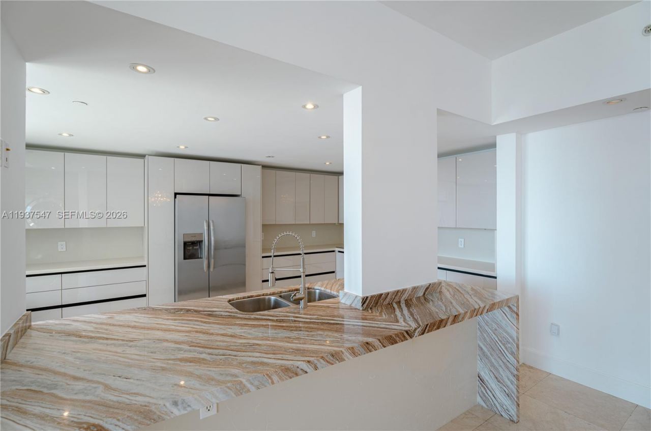 3330 NE 190th St, Unit MPH15, Aventura, FL 33180 Photo