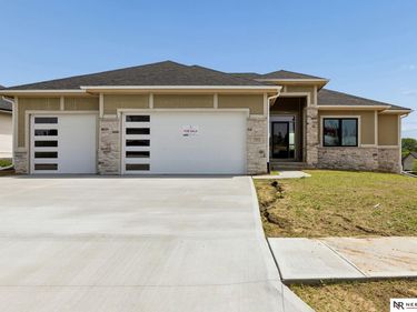 7805 N 167 Avenue, Bennington, NE 68007