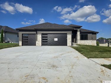 7805 N 167 Avenue, Bennington, NE 68007