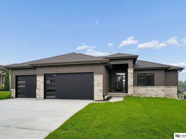 7805 N 167 Avenue, Bennington, NE 68007