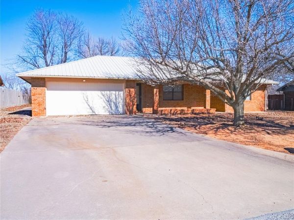 311 Crestview Drive, Elgin, OK 73538
