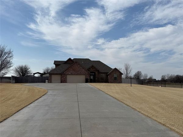5225 Horizon Boulevard, Yukon, OK 73099