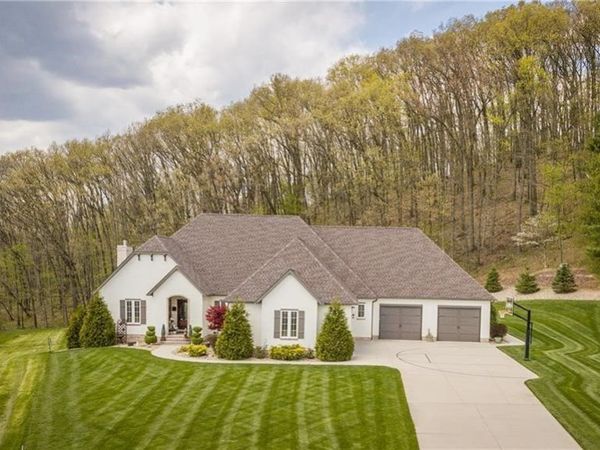 1426 Whispering Pines Drive NE, New Philadelphia, OH 44663