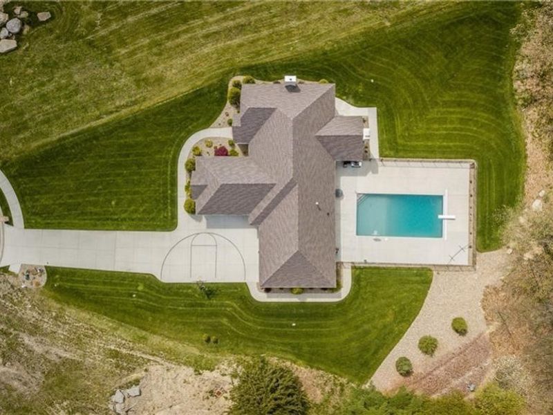 1426 Whispering Pines Drive NE, New Philadelphia, OH 44663 Photo 4