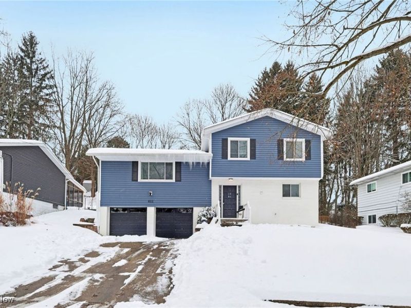 822 Castle Boulevard, Akron, OH 44313 Photo 1