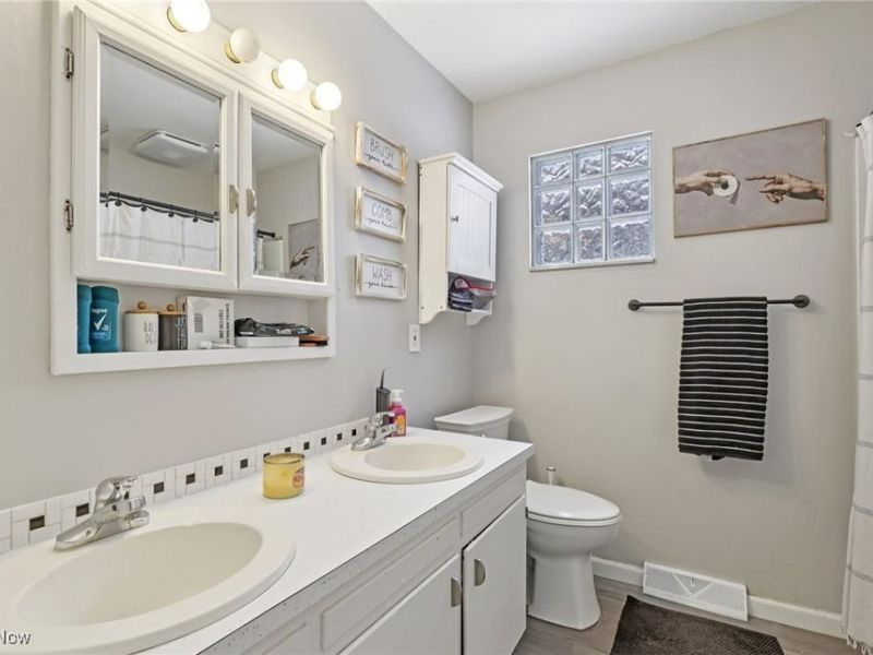 822 Castle Boulevard, Akron, OH 44313 Photo 13