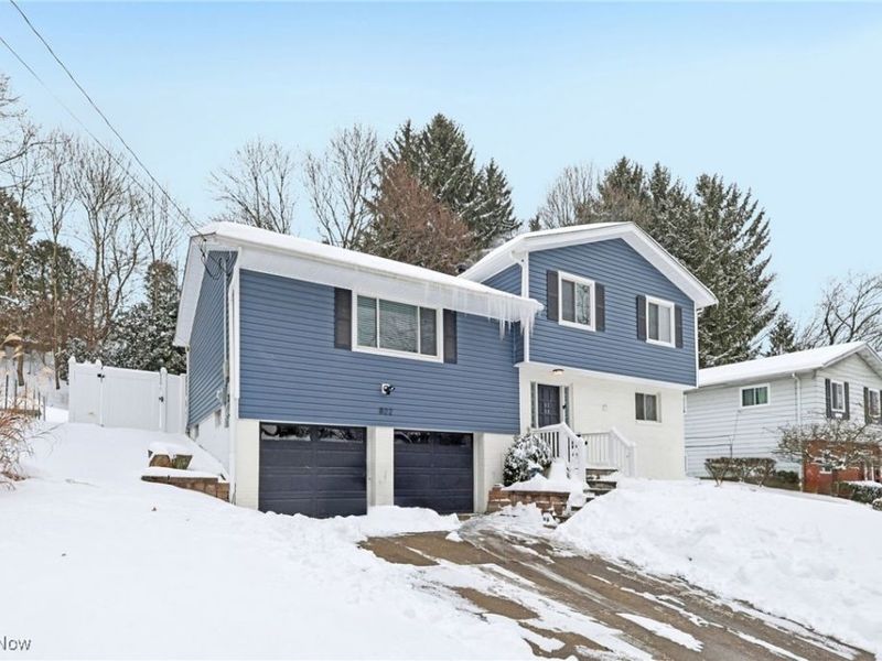 822 Castle Boulevard, Akron, OH 44313 Photo 2