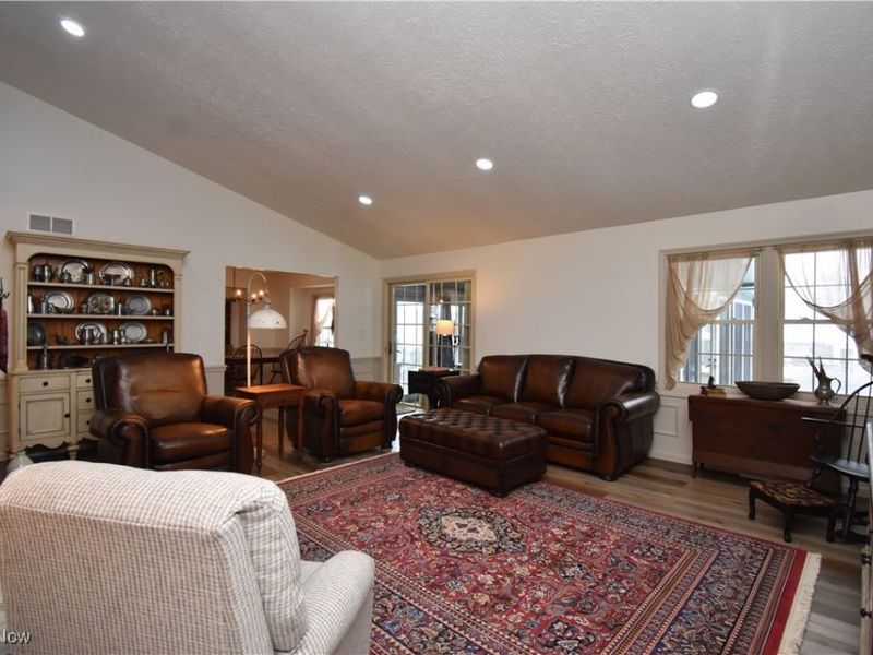 7058 Pine Grove Drive, Hubbard, OH 44425 Photo 11