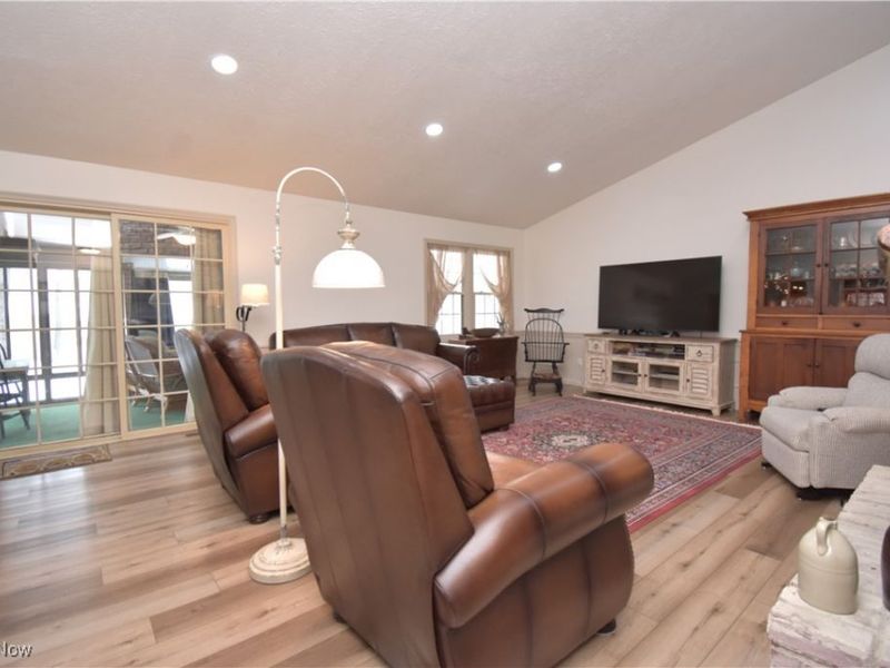 7058 Pine Grove Drive, Hubbard, OH 44425 Photo 12