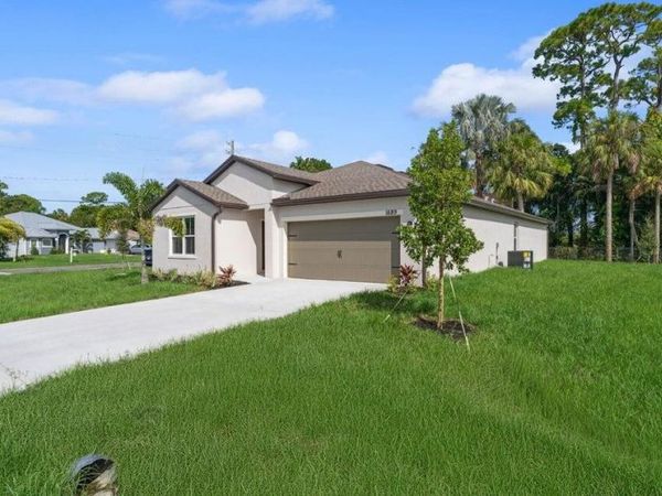 1689 SW Abingdon Avenue, Port Saint Lucie, FL 34953