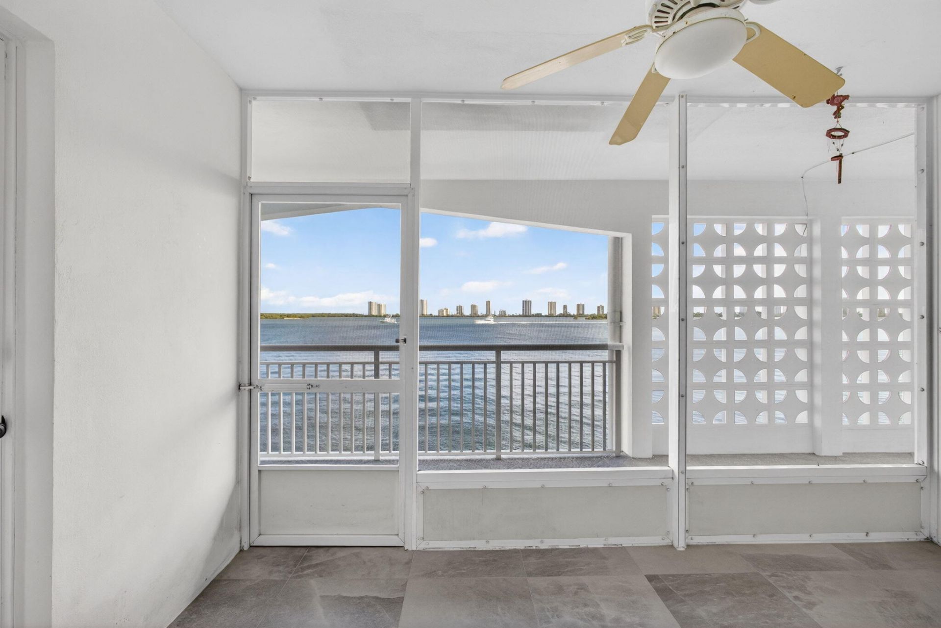 100 Shore Court, Unit 208, North Palm Beach, FL 33408 Photo