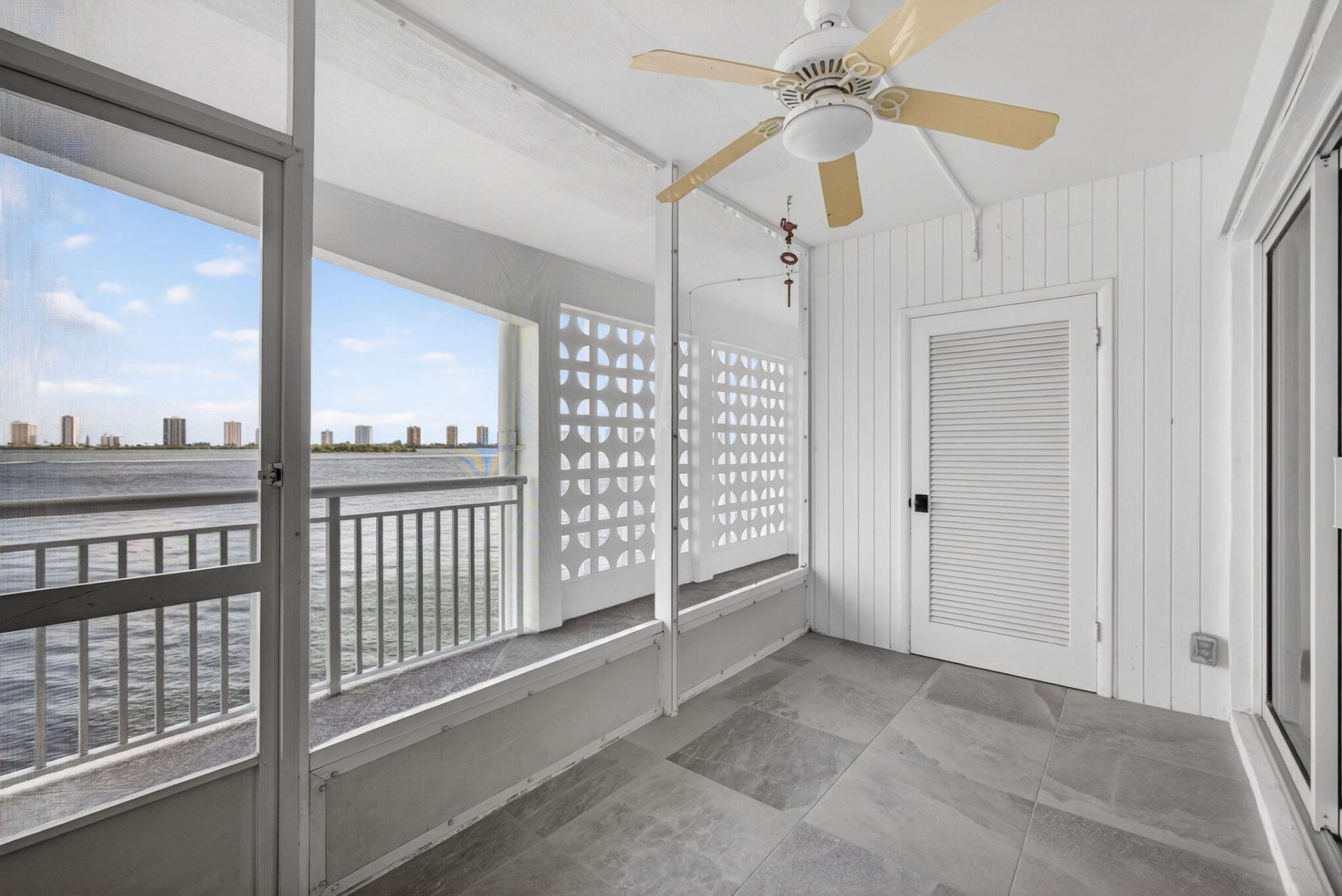 100 Shore Court, Unit 208, North Palm Beach, FL 33408 Photo