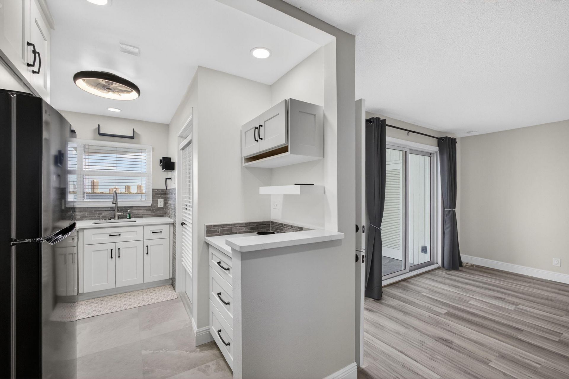 100 Shore Court, Unit 208, North Palm Beach, FL 33408 Photo