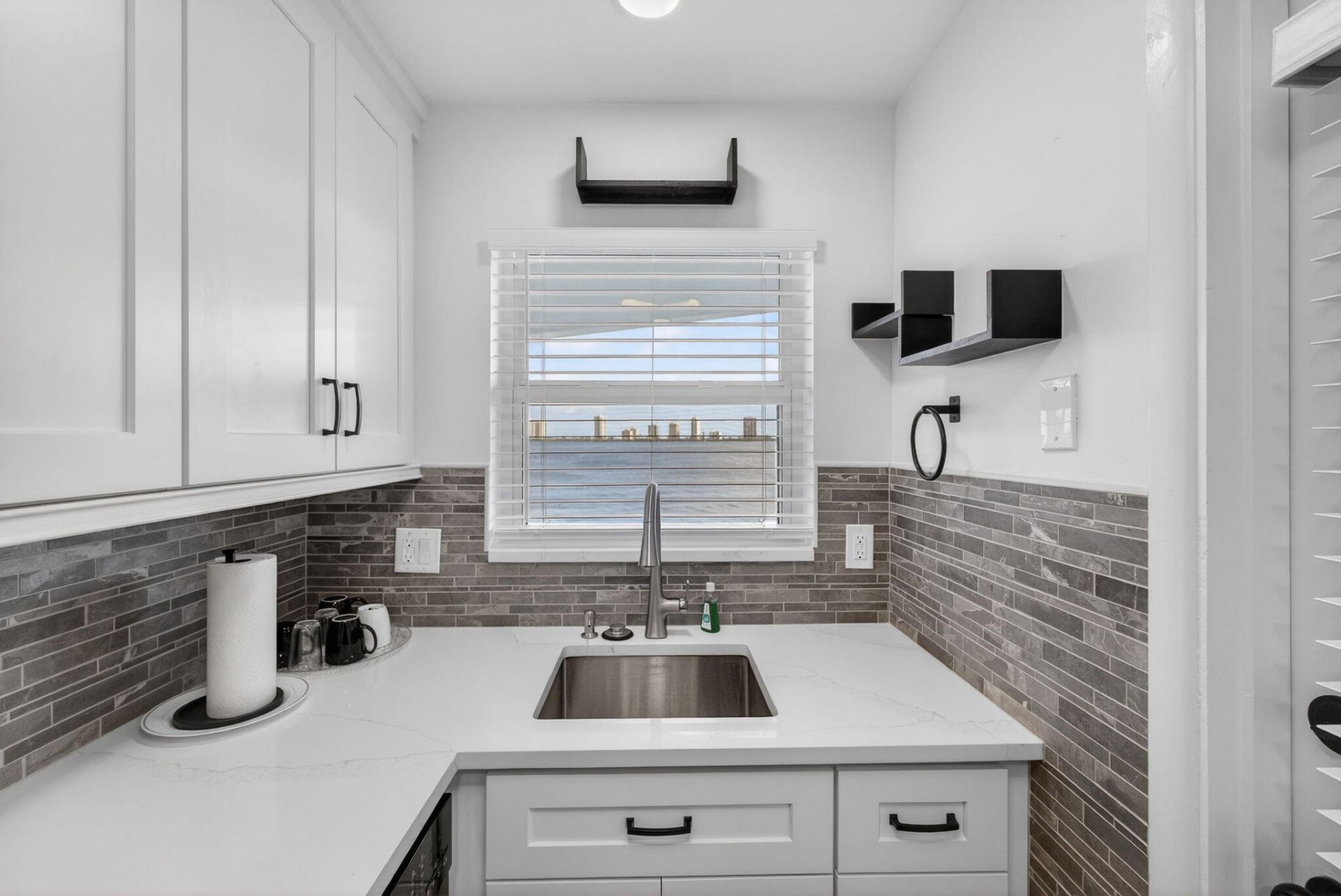 100 Shore Court, Unit 208, North Palm Beach, FL 33408 Photo