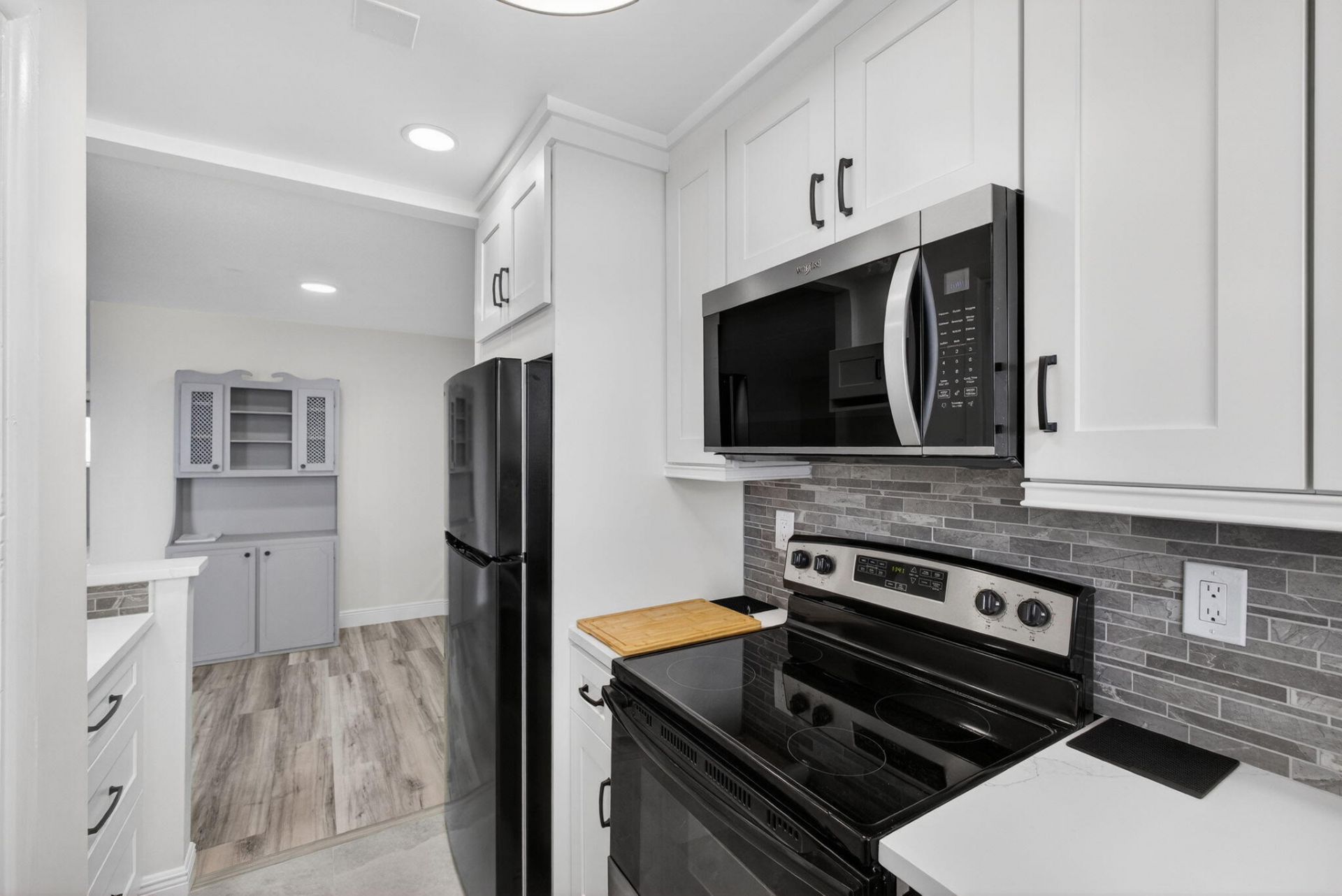 100 Shore Court, Unit 208, North Palm Beach, FL 33408 Photo