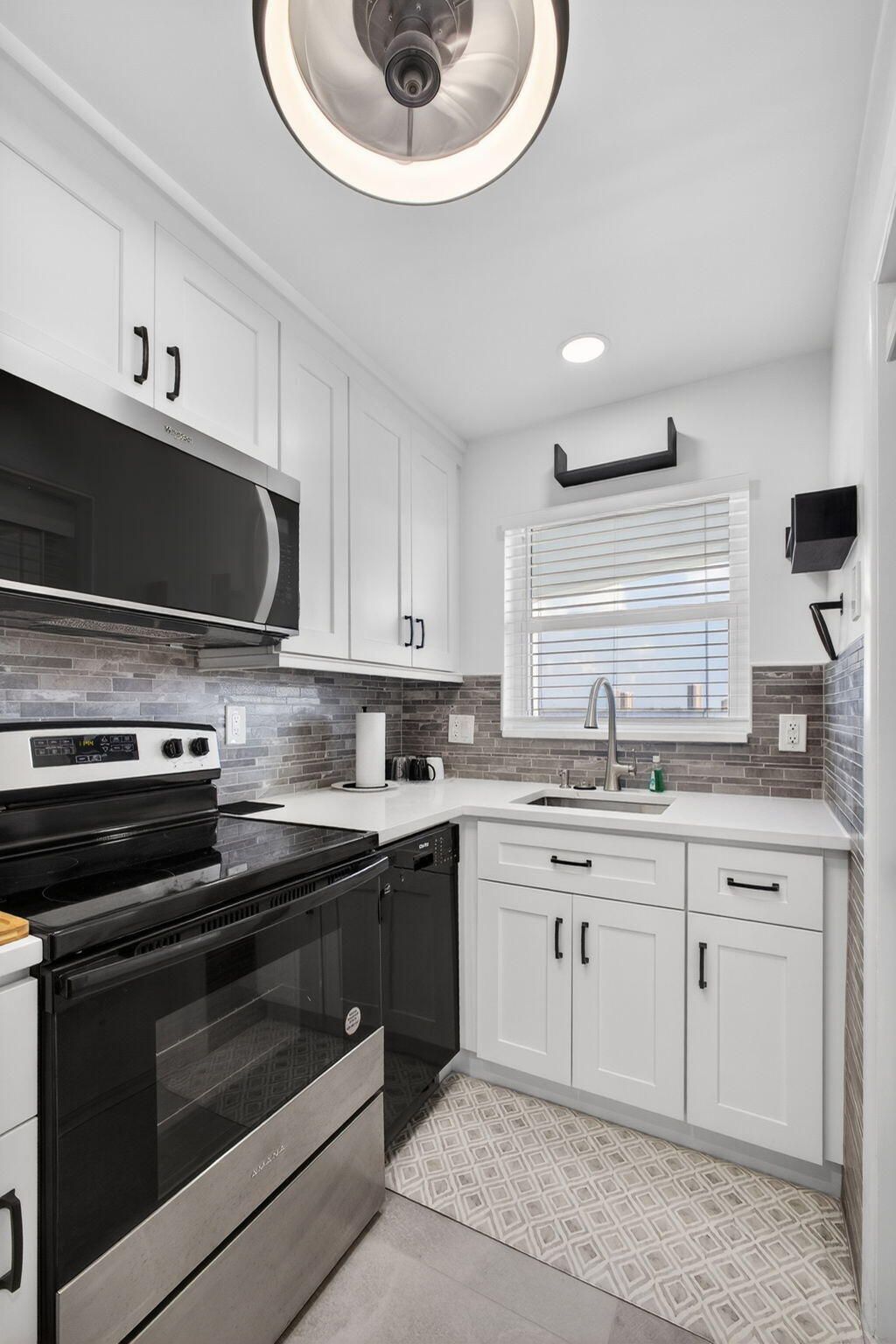 100 Shore Court, Unit 208, North Palm Beach, FL 33408 Photo