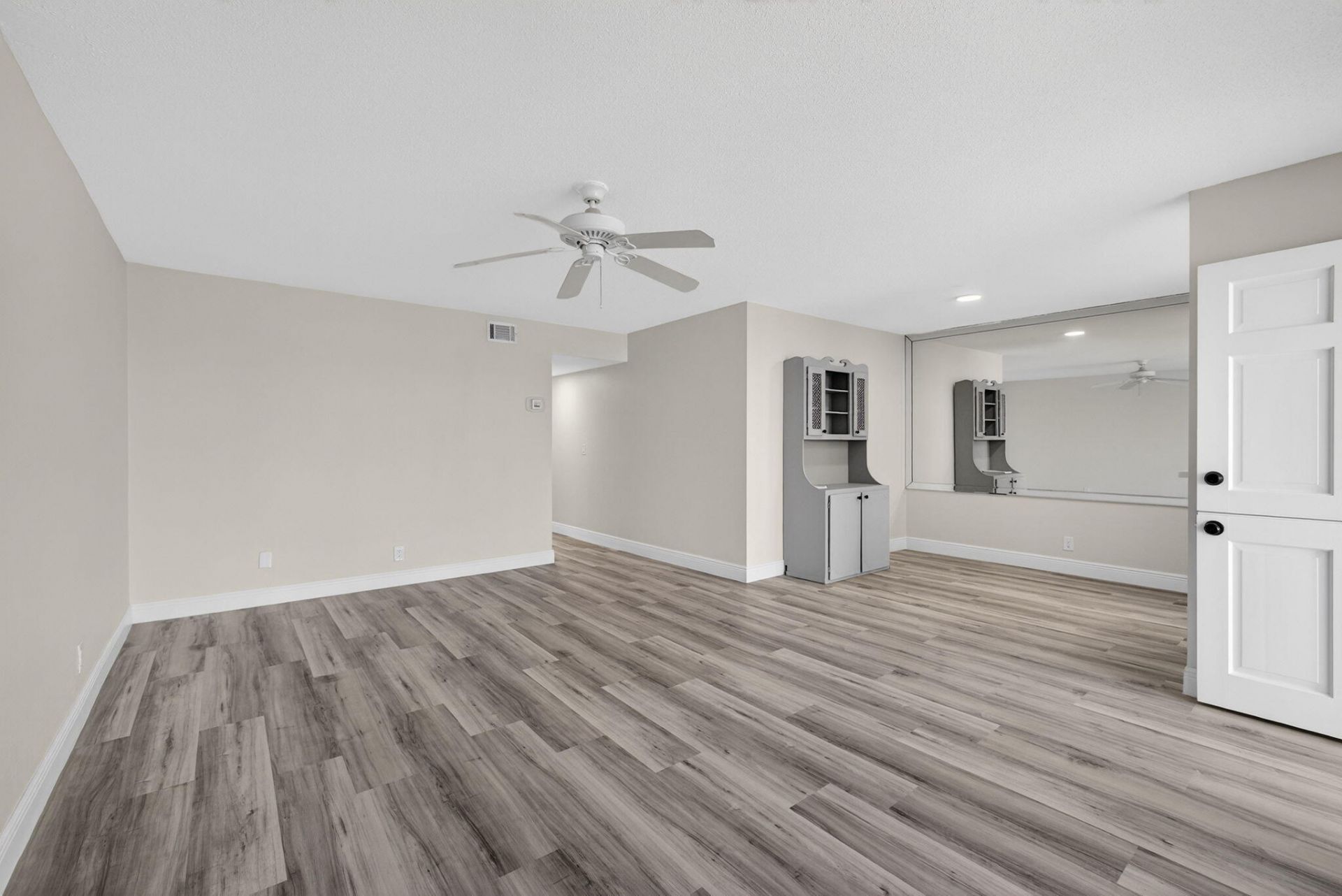 100 Shore Court, Unit 208, North Palm Beach, FL 33408 Photo