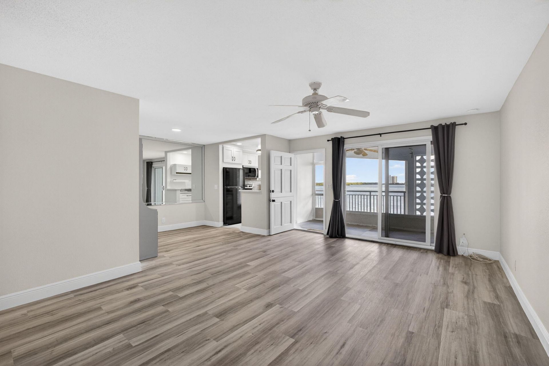 100 Shore Court, Unit 208, North Palm Beach, FL 33408 Photo