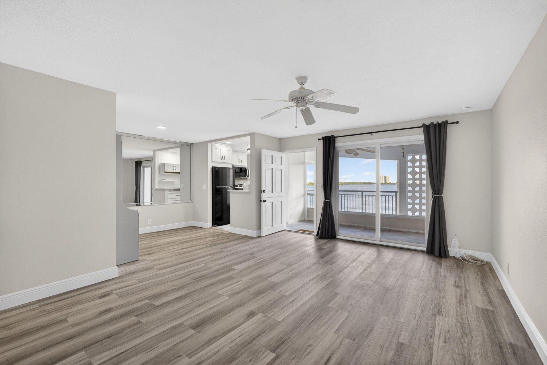 100 Shore Court, Unit 208, North Palm Beach, FL 33408 Photo