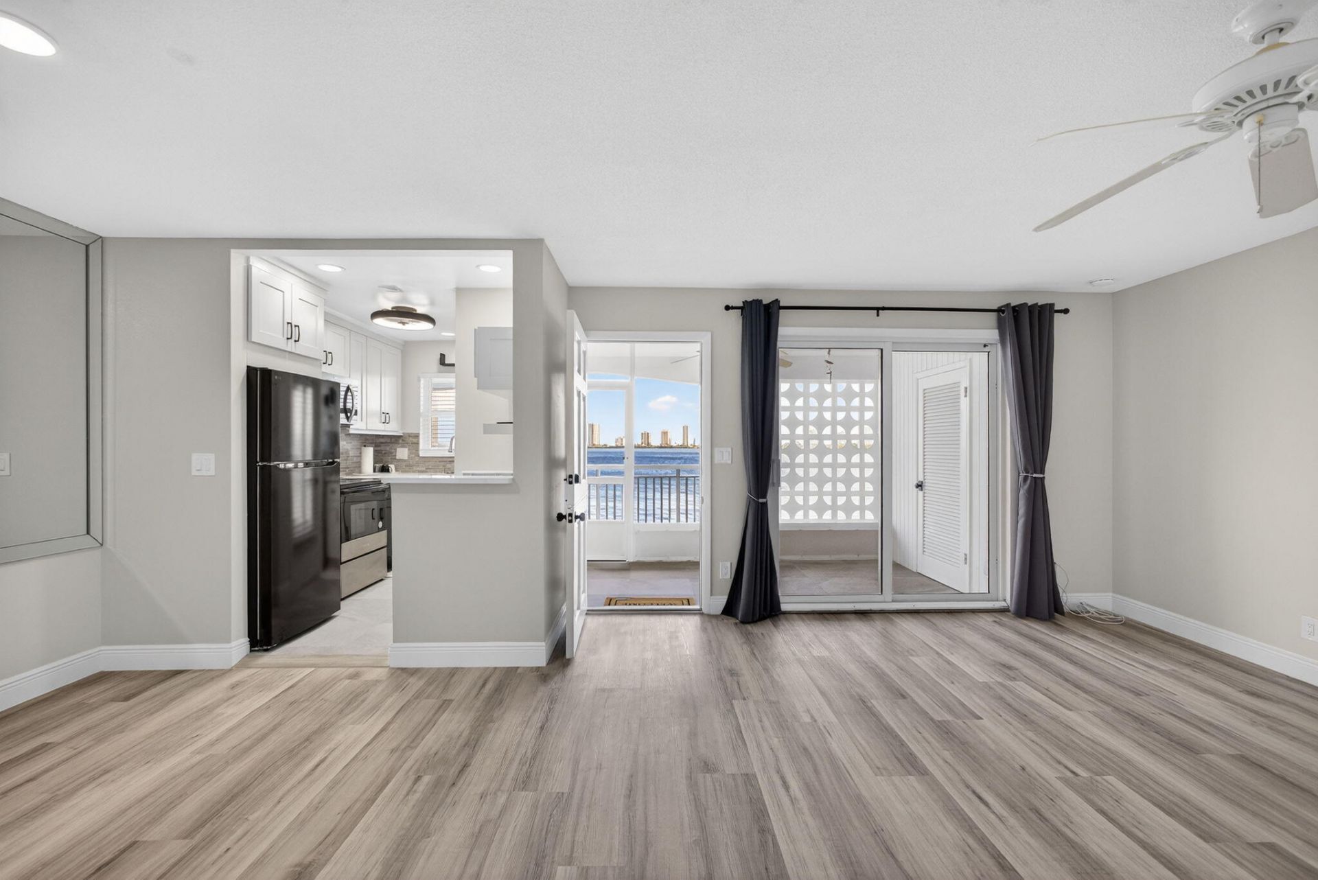 100 Shore Court, Unit 208, North Palm Beach, FL 33408 Photo