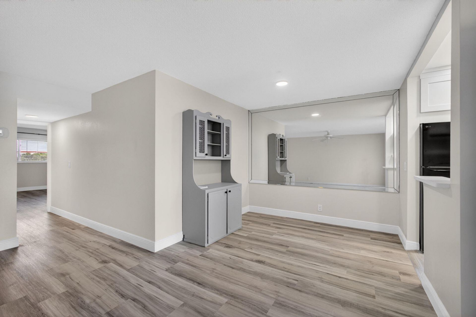 100 Shore Court, Unit 208, North Palm Beach, FL 33408 Photo