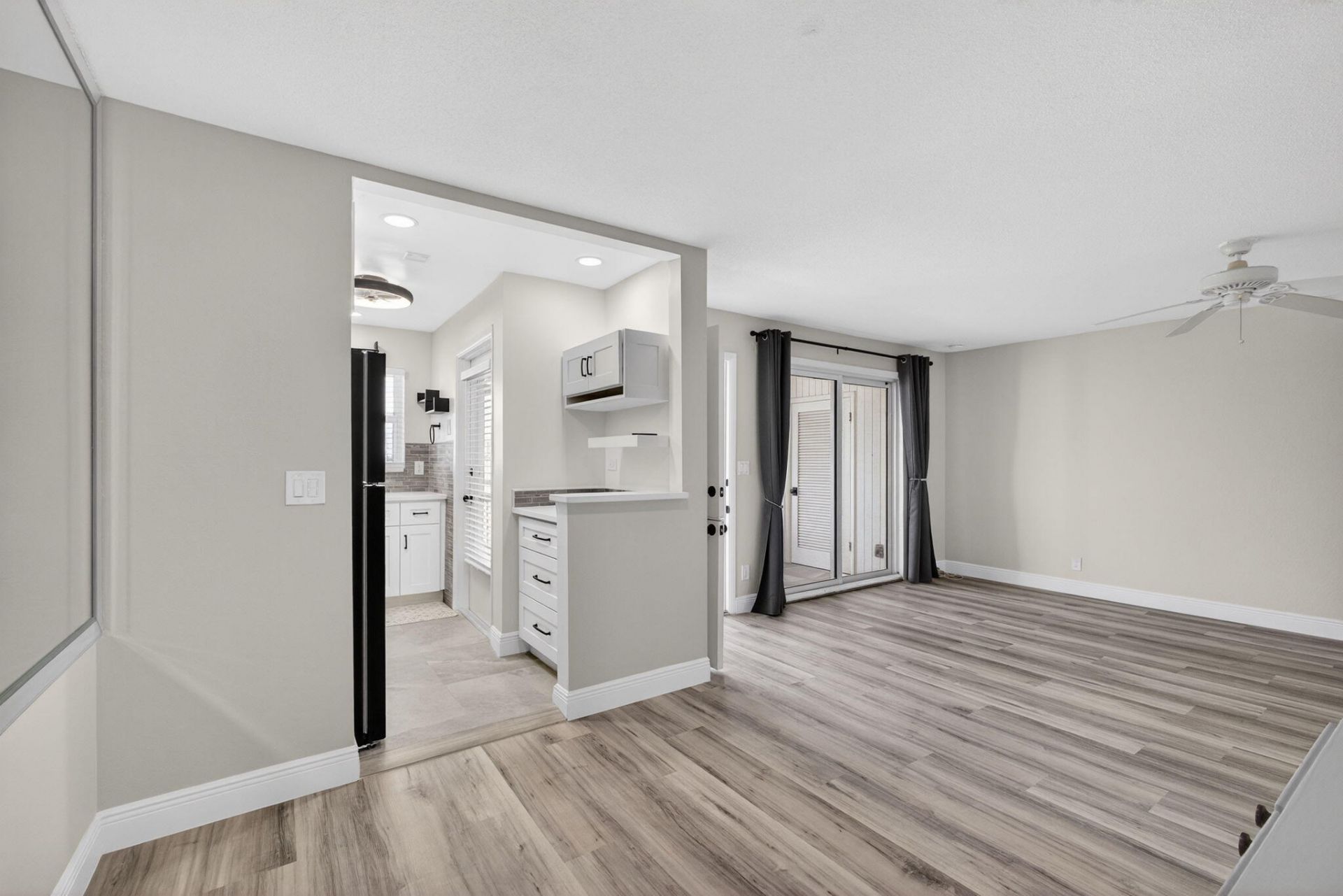 100 Shore Court, Unit 208, North Palm Beach, FL 33408 Photo