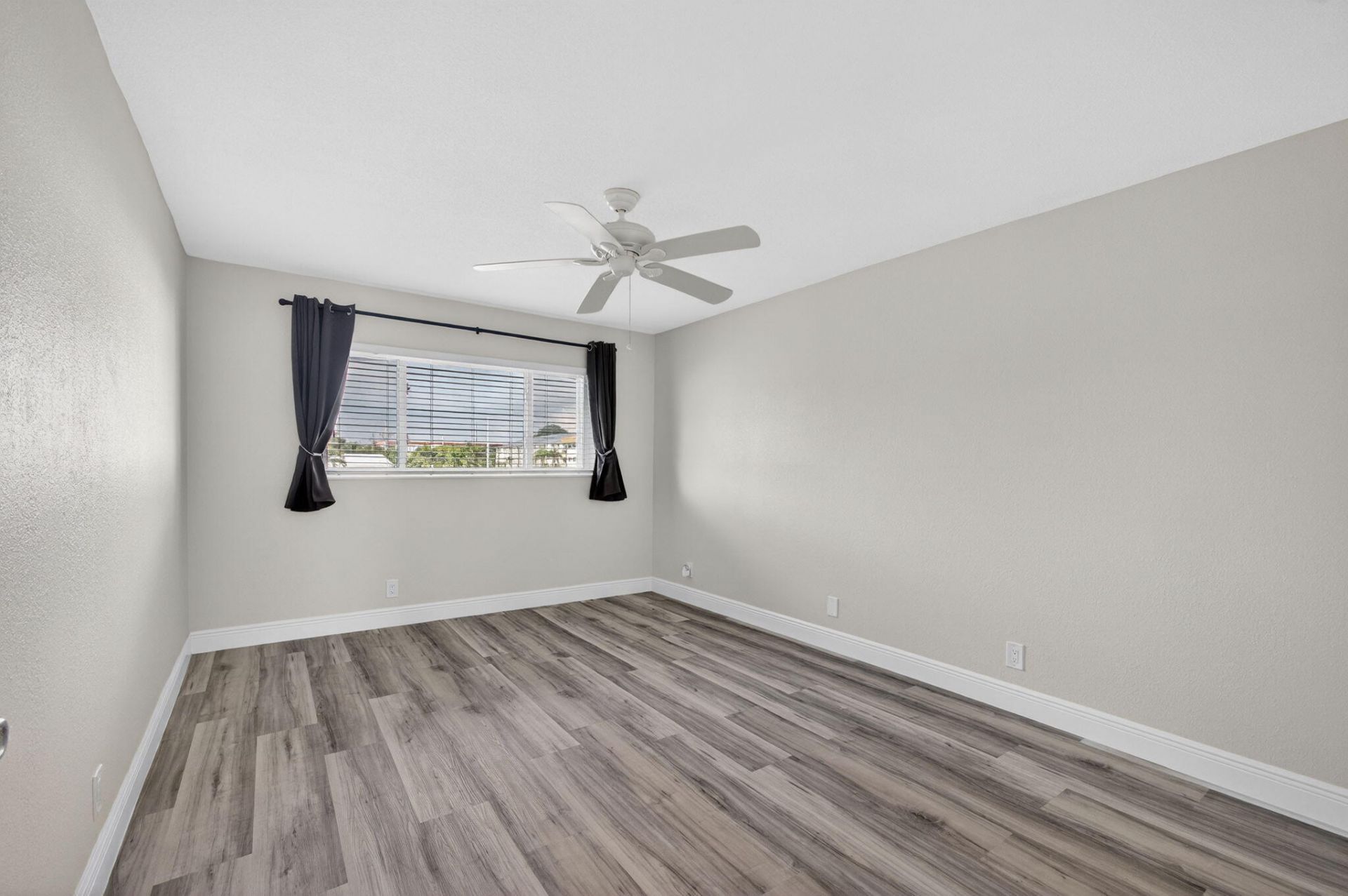 100 Shore Court, Unit 208, North Palm Beach, FL 33408 Photo