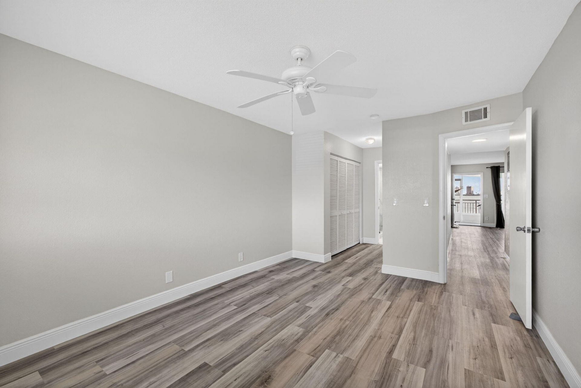 100 Shore Court, Unit 208, North Palm Beach, FL 33408 Photo