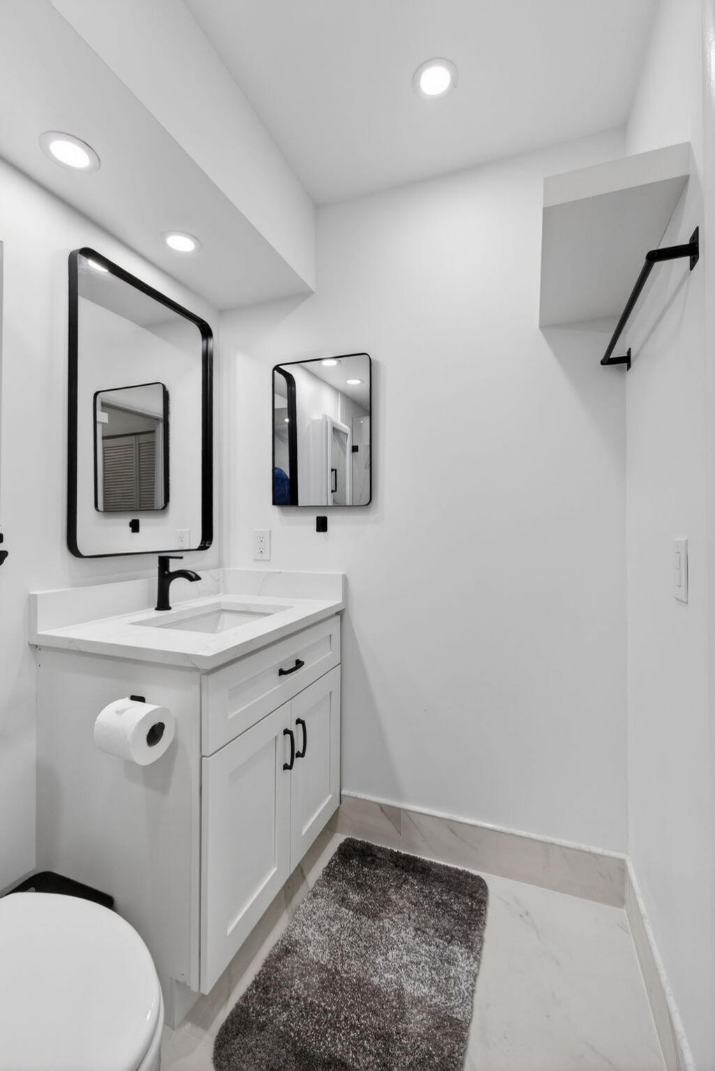 100 Shore Court, Unit 208, North Palm Beach, FL 33408 Photo