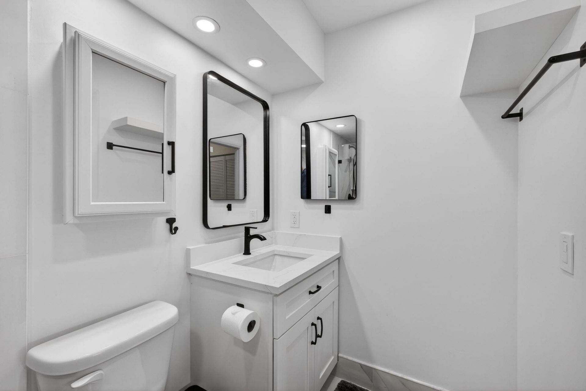 100 Shore Court, Unit 208, North Palm Beach, FL 33408 Photo