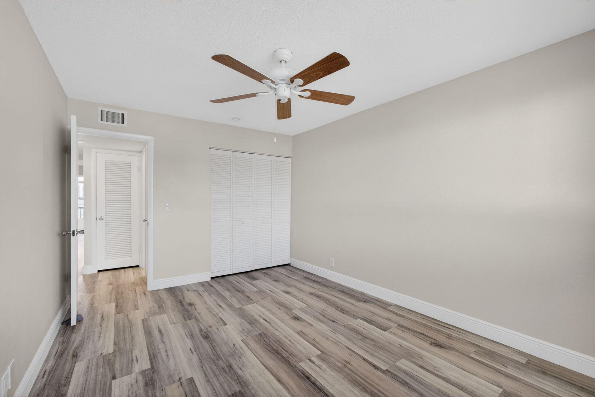 100 Shore Court, Unit 208, North Palm Beach, FL 33408 Photo