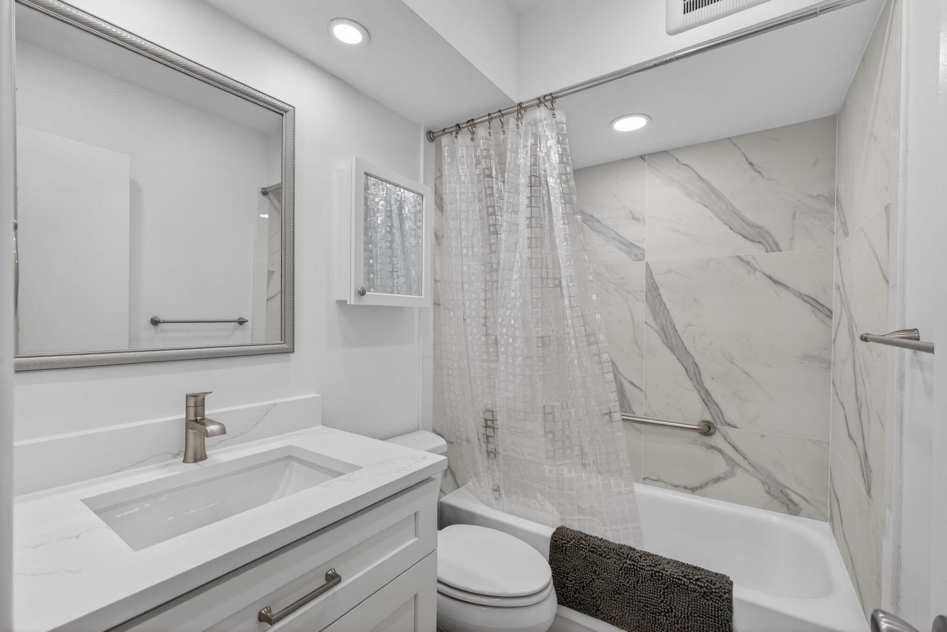 100 Shore Court, Unit 208, North Palm Beach, FL 33408 Photo