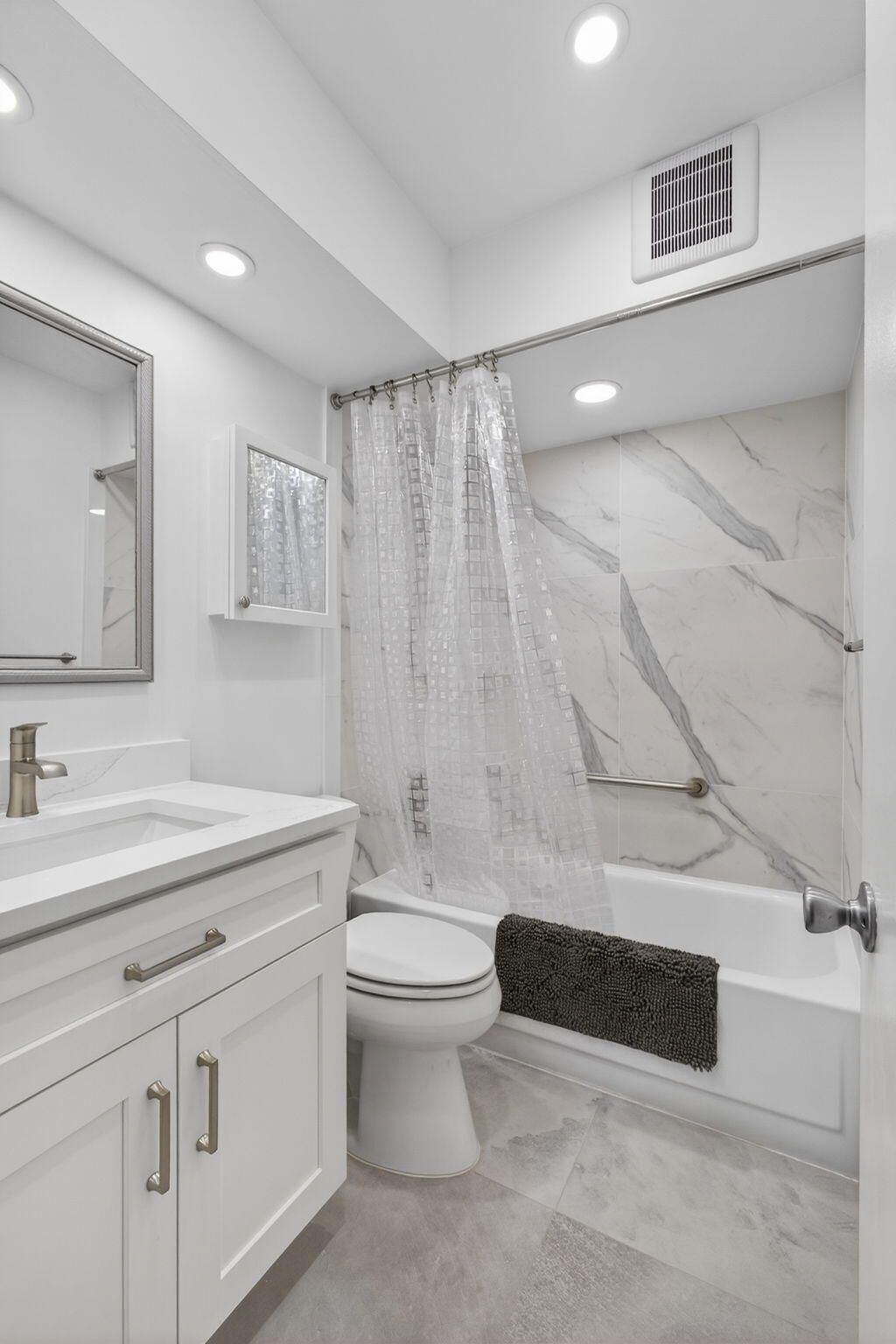 100 Shore Court, Unit 208, North Palm Beach, FL 33408 Photo