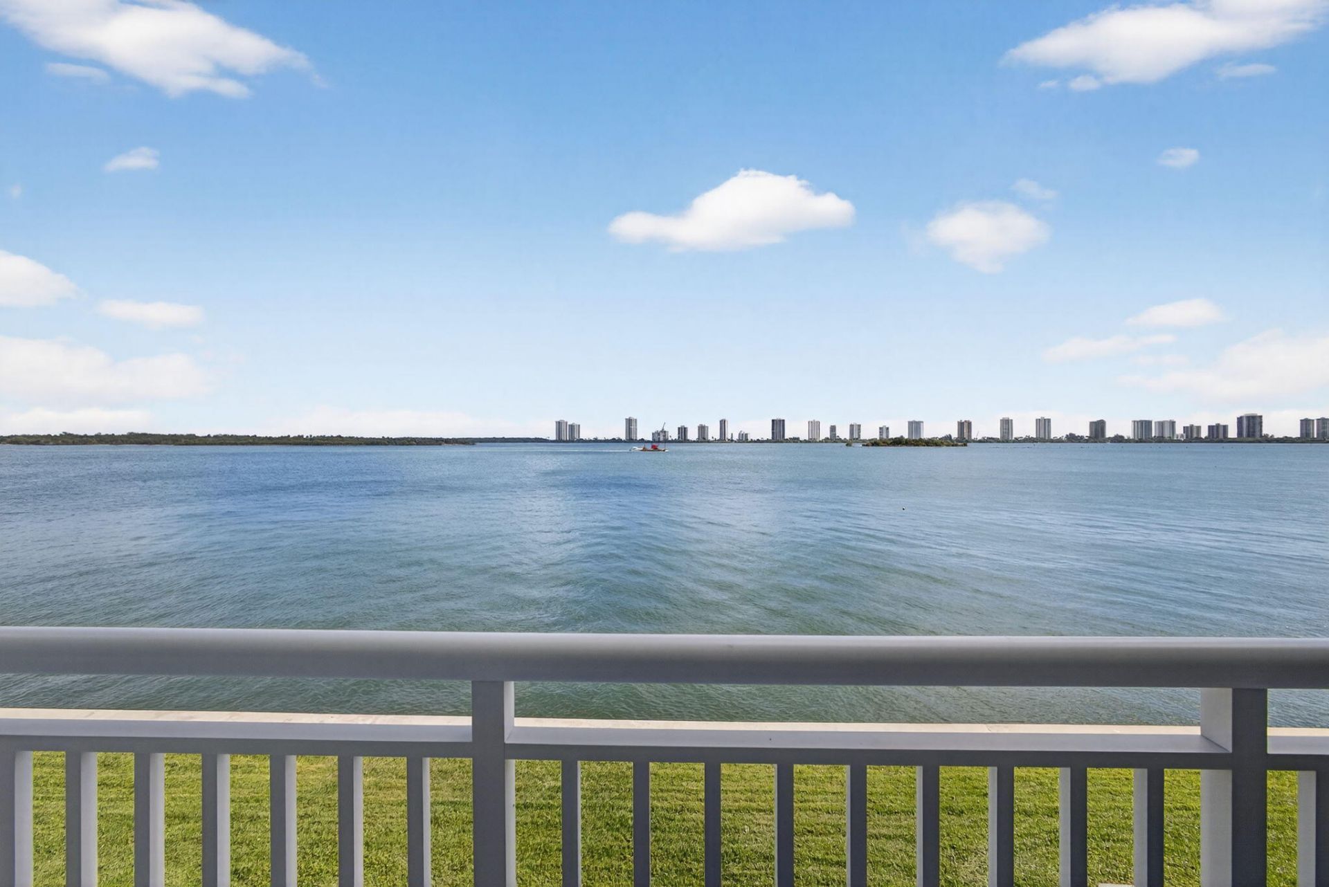 100 Shore Court, Unit 208, North Palm Beach, FL 33408 Photo